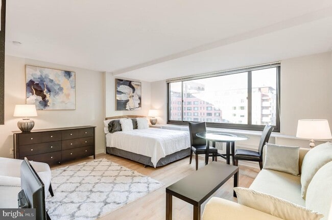 property at 1011 Arlington Blvd