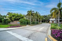 3765 Fieldstone Blvd in Naples, FL - Building Photo - Building Photo