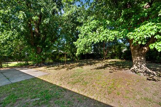 2126 S Vine St in Wichita, KS - Building Photo - Building Photo