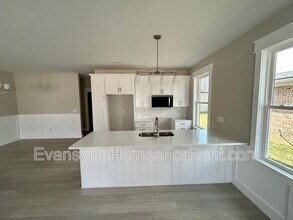 8477 Vann Rd in Newburgh, IN - Foto de edificio - Building Photo