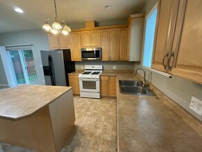 2220 Texas St-Unit -eb9fd65e-2cd4-11ee-abe0-06771900a607 in Bellingham, WA - Building Photo - Building Photo