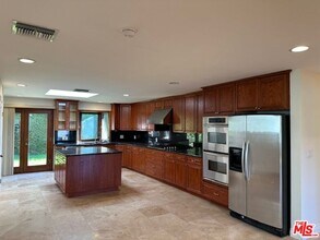 3530 S Bentley Ave in Los Angeles, CA - Foto de edificio - Building Photo