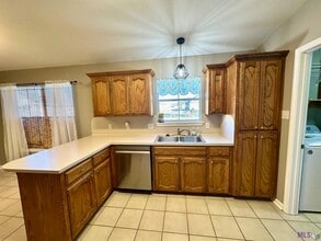 1428 S Vista Ave in Gonzales, LA - Foto de edificio - Building Photo