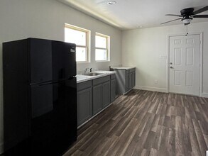 201 Eastwood St in Houston, TX - Building Photo - Building Photo