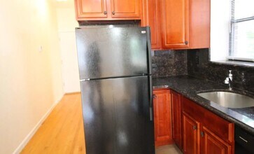 215 Woodward St, Unit 8 in Jersey City, NJ - Foto de edificio - Building Photo