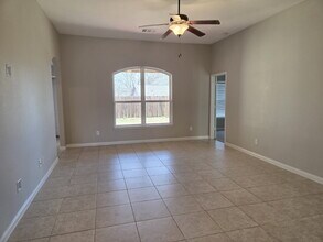 908 Oak Valley in Denton, TX - Building Photo - Building Photo