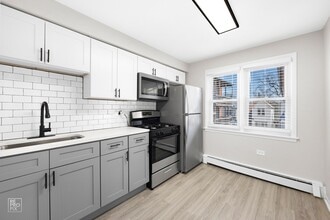 7620 S Coles Chicago, IL 60649 in Chicago, IL - Foto de edificio - Building Photo