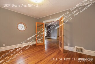 1034 Davis Ave NW in Grand Rapids, MI - Building Photo - Building Photo