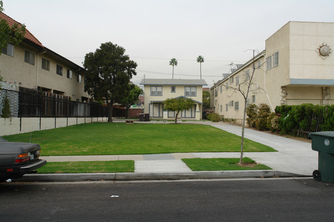 317 E Chestnut St in Glendale, CA - Building Photo - Building Photo