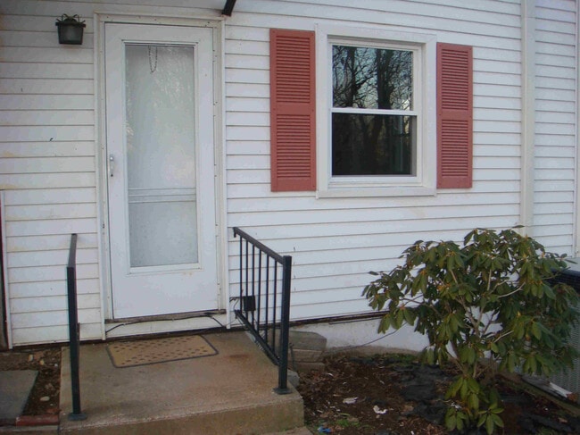 10 Prospect St, Unit 10C in Deep River, CT - Foto de edificio - Building Photo