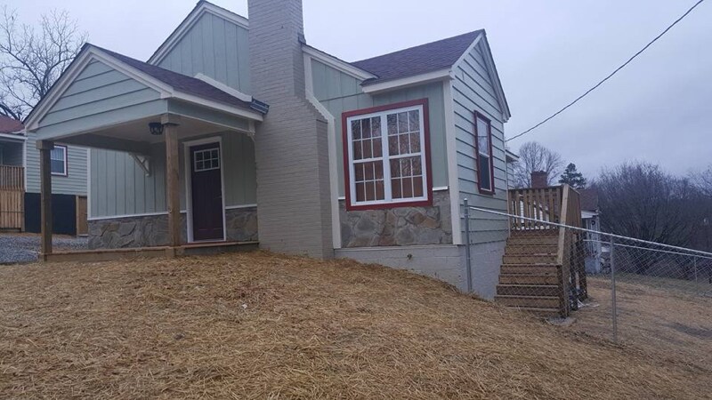 215 Circle Dr in Mount Airy, NC - Building Photo