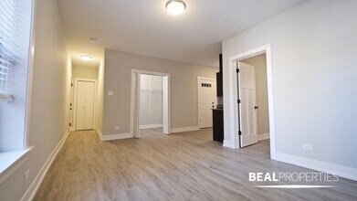 705 W Brompton Ave-Unit -20 in Chicago, IL - Building Photo - Building Photo