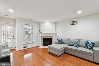 2205 Greywing St in Woodbridge, VA - Building Photo - Building Photo