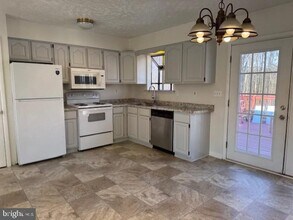 204 Maryland Rd in Stevensville, MD - Building Photo - Building Photo