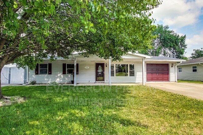 205 Mooreland Dr in New Whiteland, IN - Building Photo - Building Photo