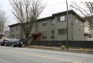 675 Victoria Dr in Vancouver, BC - Building Photo - Building Photo