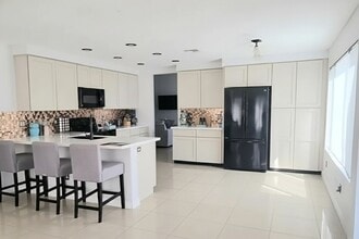 17511 N Kimberly Way in Surprise, AZ - Foto de edificio - Building Photo