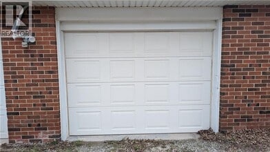 250 Highland Rd W in Stoney Creek, ON - Building Photo - Building Photo