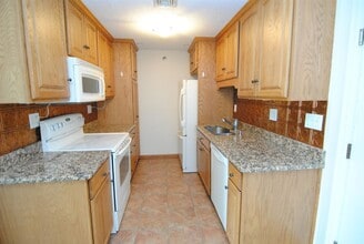 133 Abbott Farm Ln in Hudson, NH - Building Photo - Building Photo