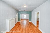 302 S Flood Ave photo'