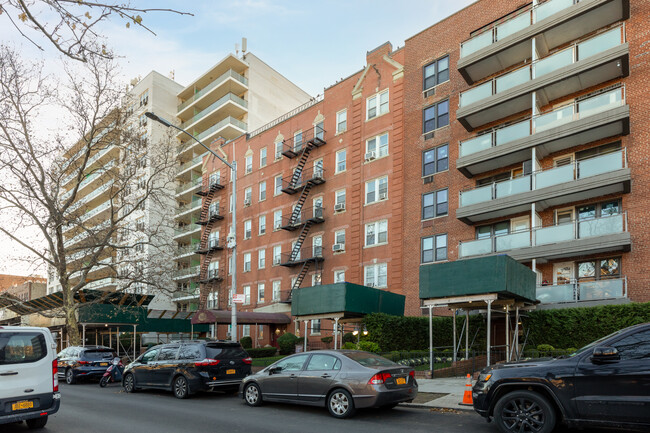 360 Ocean Pky in Brooklyn, NY - Foto de edificio - Primary Photo