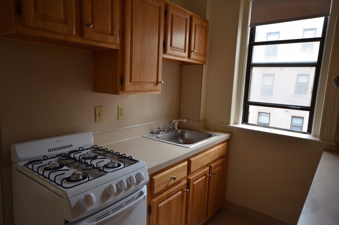1114 Commonwealth Ave, Unit 49 in Boston, MA - Building Photo