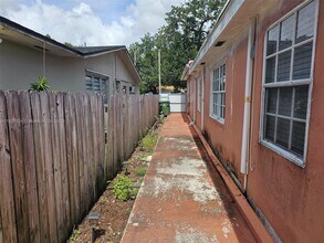 651 SW 66th Ave in Miami, FL - Building Photo - Building Photo