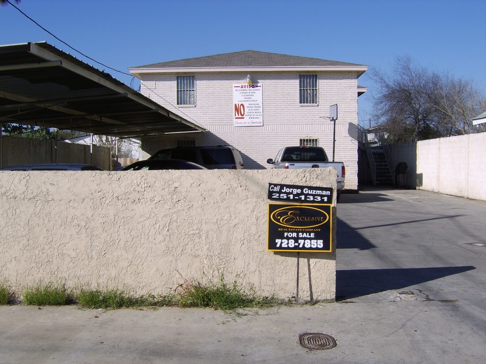 1010 Reynolds St in Laredo, TX - Building Photo