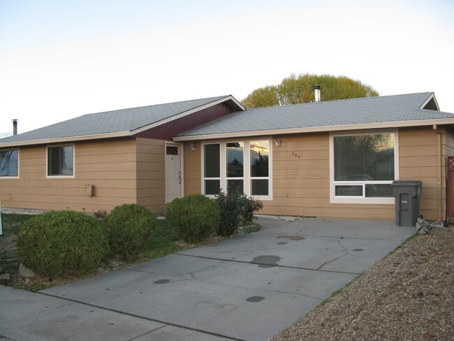 property at 305 S 5th St W