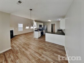 1017 Highstone Dr in Greensboro, NC - Foto de edificio - Building Photo