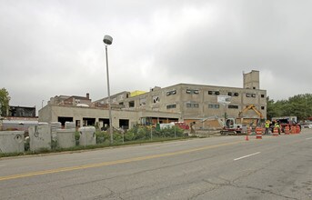 Lafayette Place Lofts in Pontiac, MI - Building Photo - Building Photo