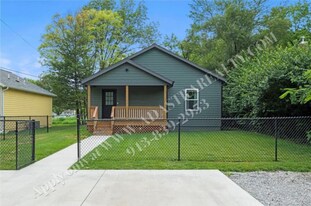 1742 Alabama St in Lawrence, KS - Building Photo