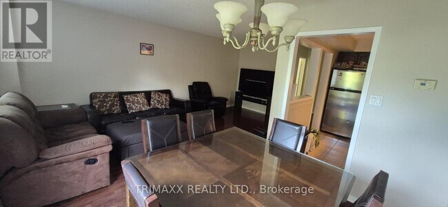 100 Brickyard Way in Brampton, ON - Building Photo - Building Photo