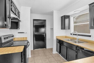 1035 Lovett St in Tomball, TX - Building Photo - Building Photo