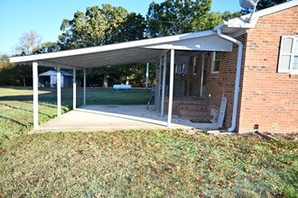 5824 Corbett Ridge Rd in Mebane, NC - Building Photo - Building Photo