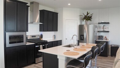 2913 Crown Gate Dr in Houston, TX - Building Photo - Building Photo