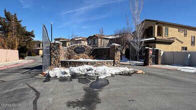 10890 Serratina Dr in Reno, NV - Building Photo - Building Photo