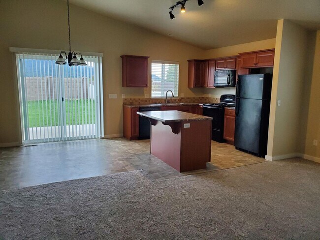 7819 W Kayak Ct in Rathdrum, ID - Building Photo - Building Photo