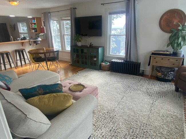 103 Beacon St, Unit 103 in Portland, ME - Foto de edificio - Building Photo