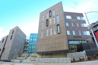 Atmosphere in Fayetteville, AR - Foto de edificio - Building Photo