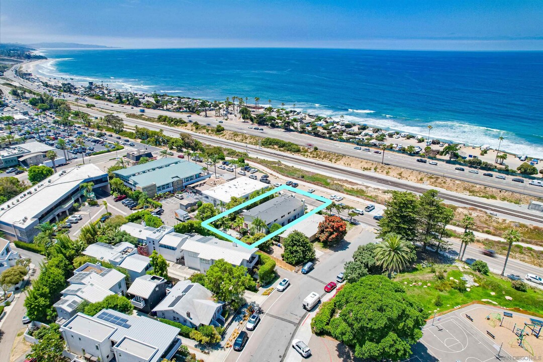 1911 San Elijo Ave in Encinitas, CA - Foto de edificio