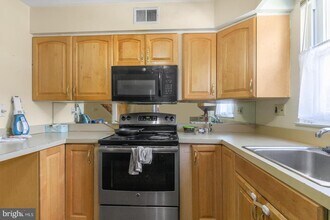 6736 Emlen St in Philadelphia, PA - Building Photo - Building Photo