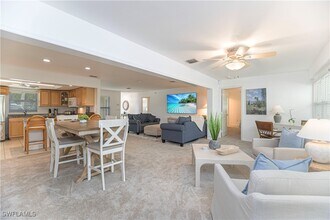 2983 Binnacle Dr in Naples, FL - Building Photo - Building Photo