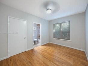1018 Meridian Ave in Miami Beach, FL - Building Photo - Building Photo
