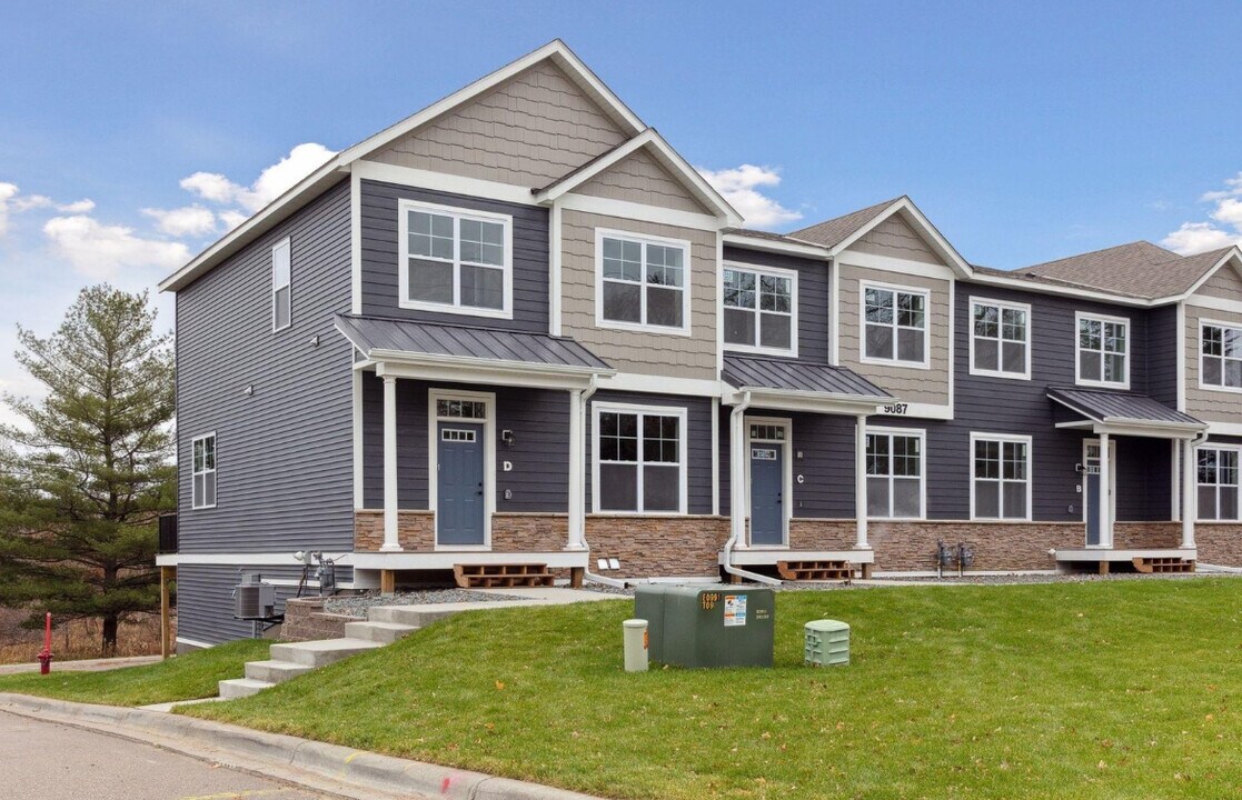 9087 Lexington Ave N in Circle Pines, MN - Building Photo
