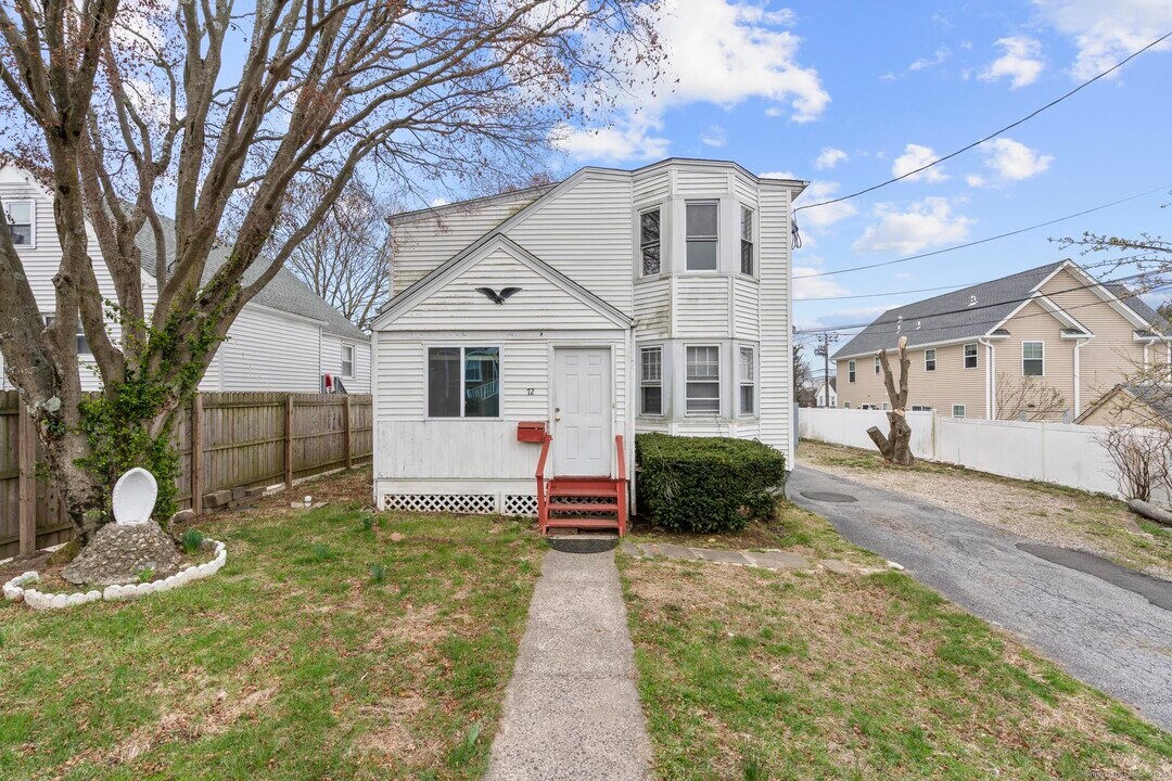 72 Maple St in Norwalk, CT - Building Photo
