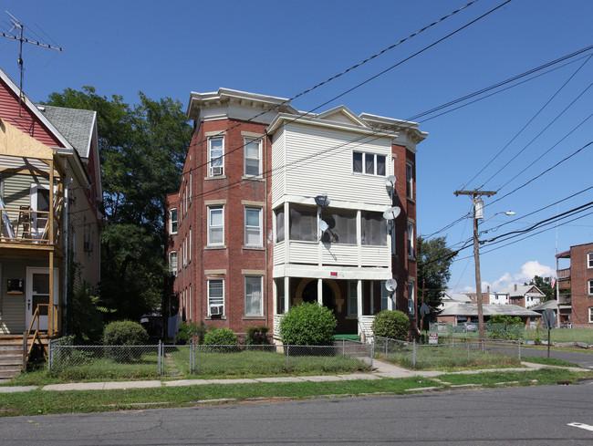 116 West St in New Britain, CT - Foto de edificio - Building Photo