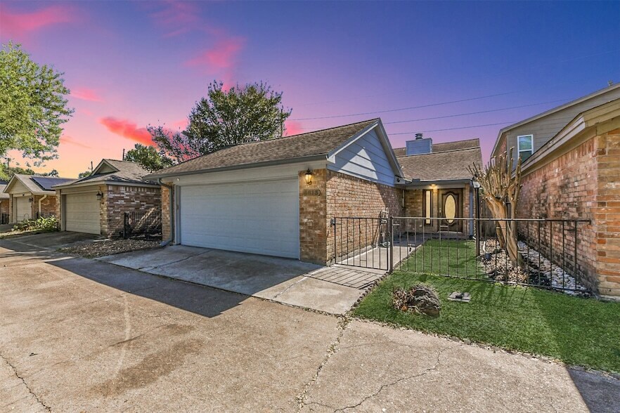 4613 Cashel Glen Dr in Houston, TX - Building Photo