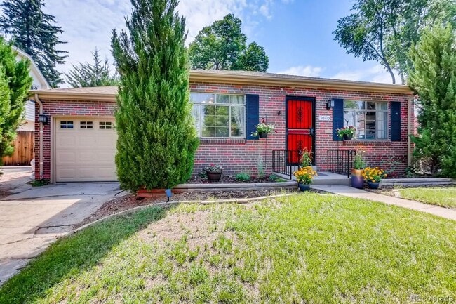 1040 Newport St in Denver, CO - Building Photo - Building Photo