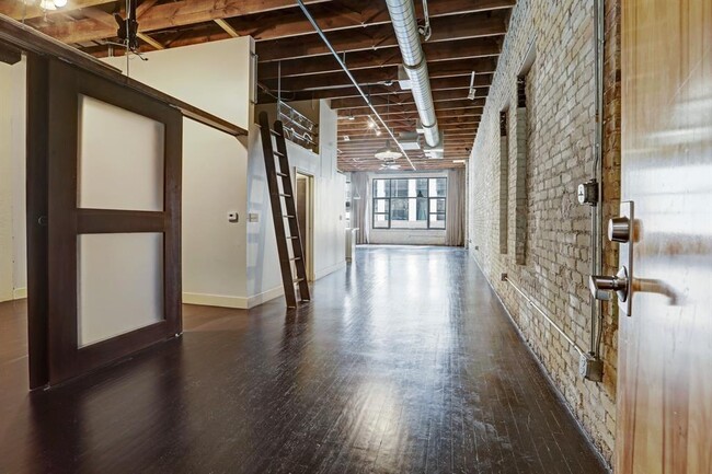 411 Brazos St in Austin, TX - Building Photo - Building Photo